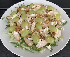 Kyllingesalat med vindruer og feta
