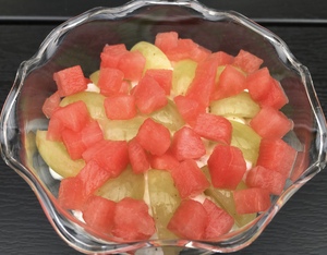Hytteostdessert med vindruer og vandmelon