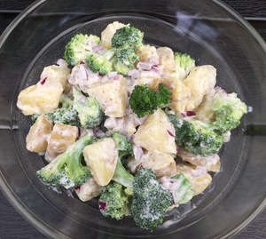 Kartoffelsalat med broccoli