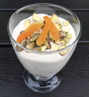 Græsk yoghurt med abrikos og pistacienødder
