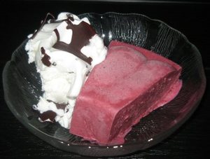 Brombær-is og vanilleis med chokolade