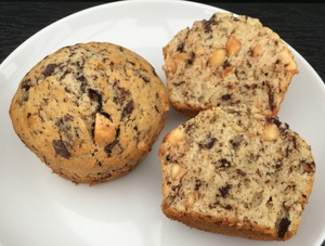 Muffins med chokolade og peanuts