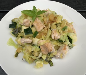 Kyllingepande med spidskål, squash og kartofler