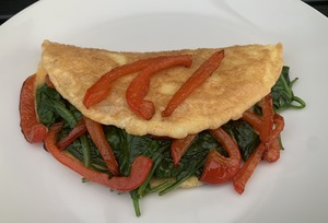 Omelet med spinat og peberfrugt
