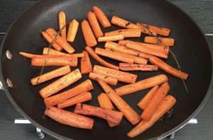 Pandestegte gulerødder med honning og timian 