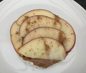 Riskiks med mandelsmør og æble