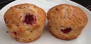 Muffins med marcipan og hindbær