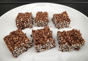 Chokoladebites med poppet quinoa